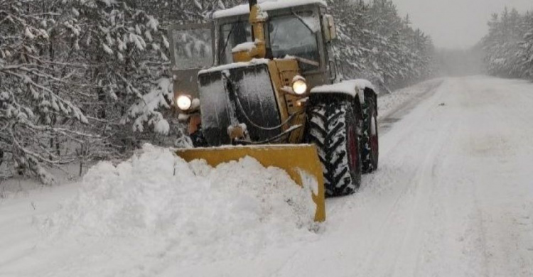 Снегопад охватывает Донетчину район за районом: водителям предлагают греться на блокпостах