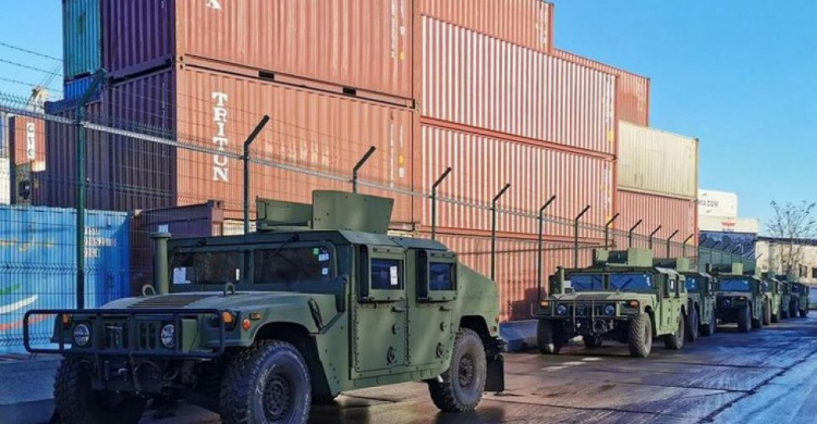 Украинская армия получила 20 бронемобилей "Хамви"