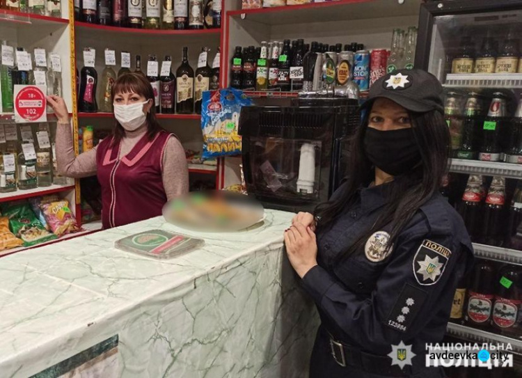 В Авдеевке с начала года полицейские привлекли к ответственности трех продавцов, продававших несовершеннолетним запрещенные товары