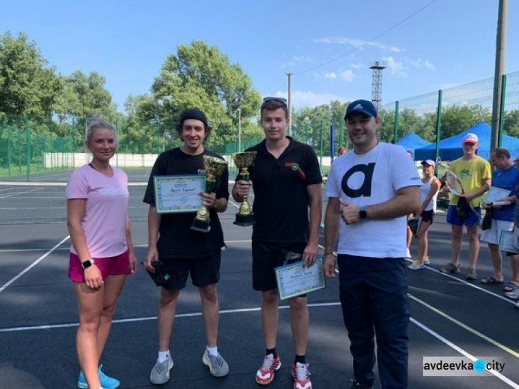 В Авдіївці до Дня незалежності України відбулися відкриті змагання з тенісу у парах