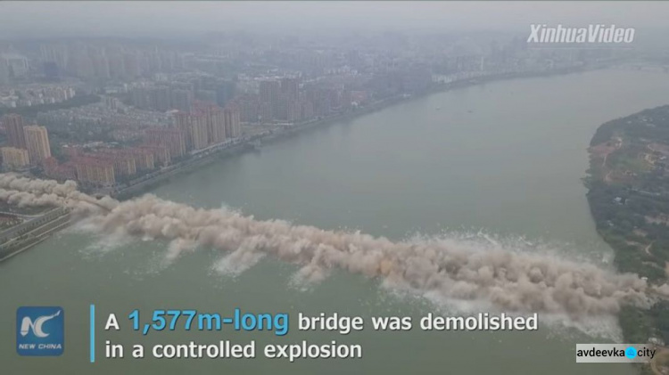 В Китае взорвали 1,5-километровый мост (ФОТО+ВИДЕО)