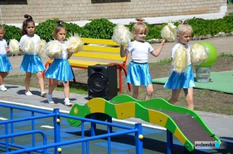 В Авдеевке детвора из садика "Малыш" получила новую спортивно-игровую площадку (ФОТО)