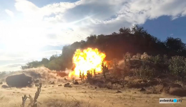 Массовый подрыв боеприпасов произошел на Донбассе (ФОТО + ВИДЕО)