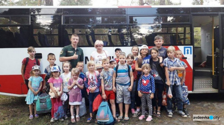 Неделя добрых дел: авдеевские «симики» радовали детей и взрослых (ФОТО)