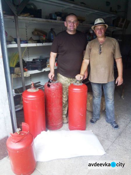 Авдеевские «симики» помогли жителям прифронтовой зоны газом, крупами и чаем