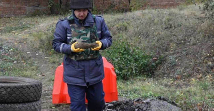 Пиротехники изъяли и обезвредили три минометные мины в прифронтовой Авдеевке