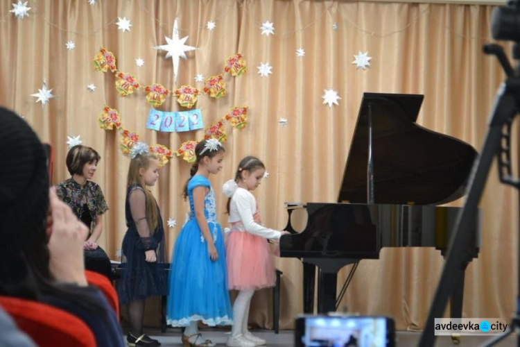 В оновленій концертній залі музичної школи відбувся новорічний концерт «Разом веселіше»
