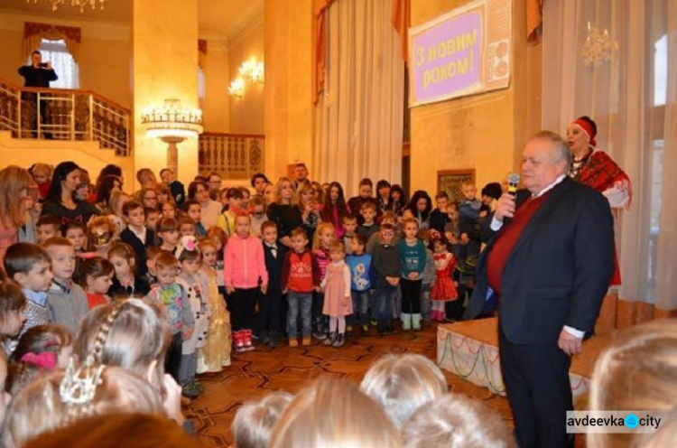 Авдеевские дети оказались на елке у мэра Ровно