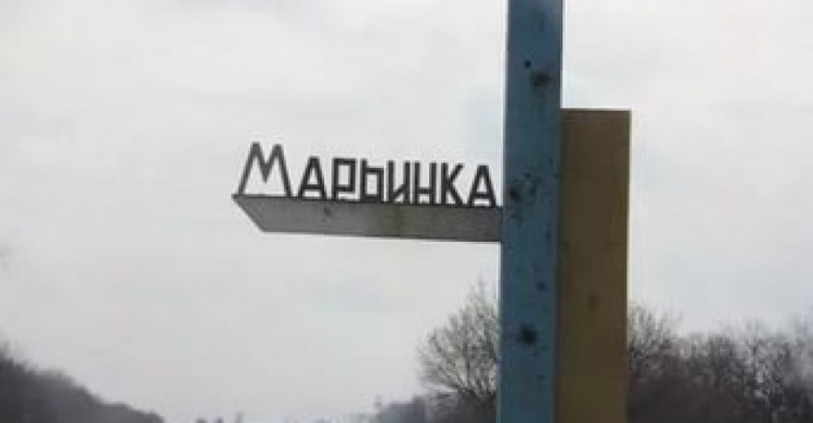 Прифронтовая Марьинка под обстрелом: школьников  эвакуировали в бомбоубежище