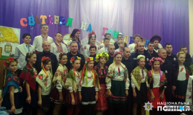 Школьники показали спектакль в Авдеевке (ФОТО)