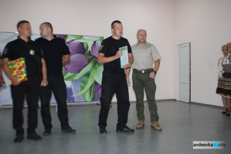 Полицейским в Авдеевке устроили яркий и душевный профессиональный праздник (ФОТО)
