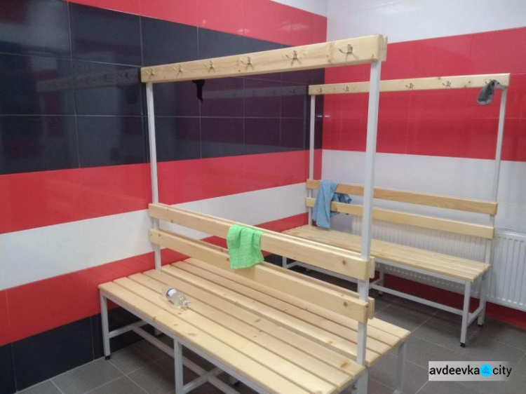 В авдеевской школе торжественно открыли отремонтированный спортзал и новые раздевалки  (ФОТО)