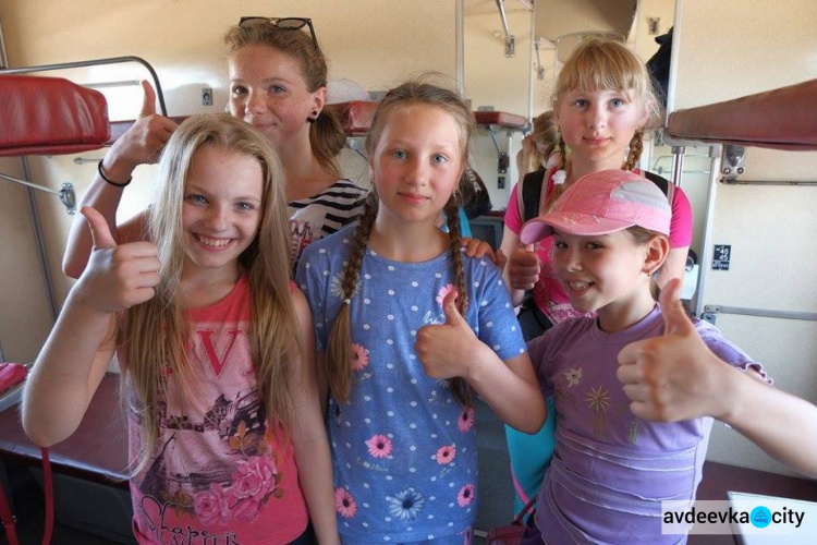 Отдельный поезд  везет более 500 детей из Донецкой области на оздоровление в Одессу (ФОТО)