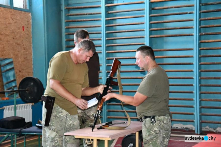 В Авдеевке проверили оружие и средства защиты (ФОТО)