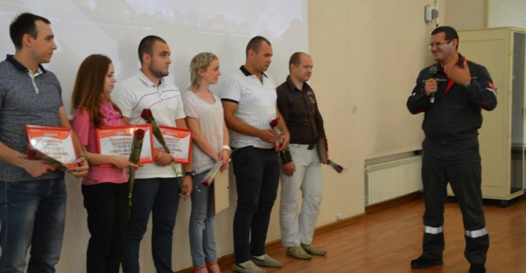 Муса Магомедов наградил самых энергичных и инициативных сотрудников дипломами (ФОТО)