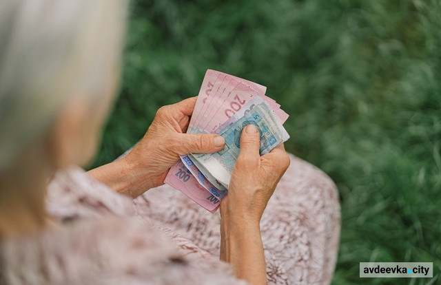 У Мінсоцполітики попередили про можливі затримки пенсій та соцвиплат
