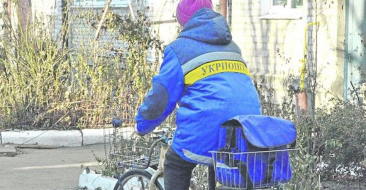 Почтальоны "Укрпошты" будут доставлять пенсионерам субсидии "живыми" деньгами