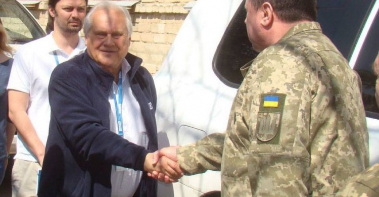 Представитель ОБСЕ в составе минских переговорщиков по Донбассу приехал в зону конфликта (ФОТО)