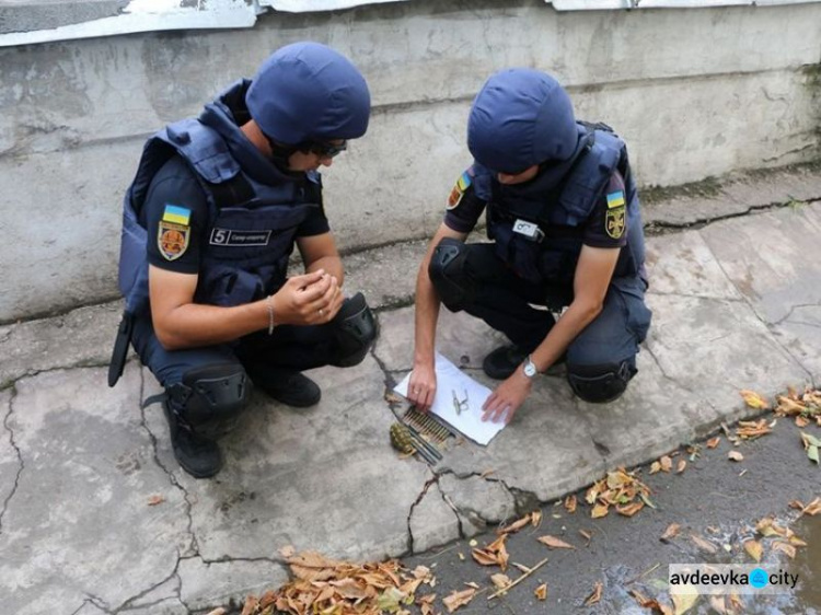 Пиротехники на Донбассе обнаружили около 500 взрывоопасных предметов