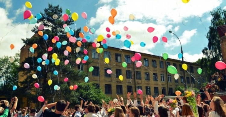 Українських школярів закликали відмовитись від запуску повітряних кульок