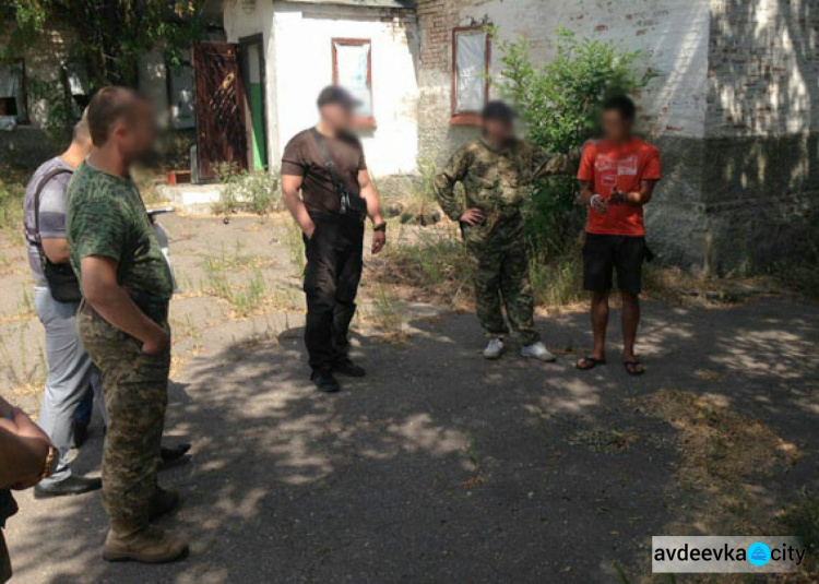 "На горячем" задержан житель Донецкой области, который поставлял наркотики военнослужащим
