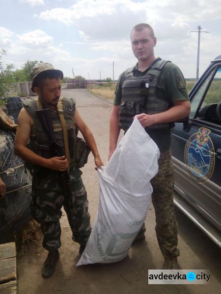 Авдеевские «симики» доставили военным помощь, а детей – домой (ФОТО)