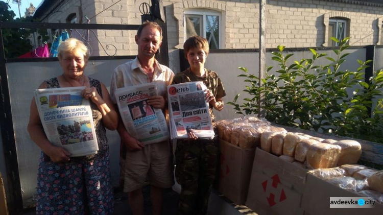 В Авдеевку привезли свежую украинскую прессу (ФОТО)