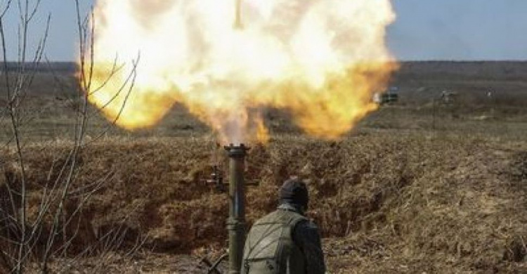Донбасский фронт: почти 50 обстрелов и 5 потерь