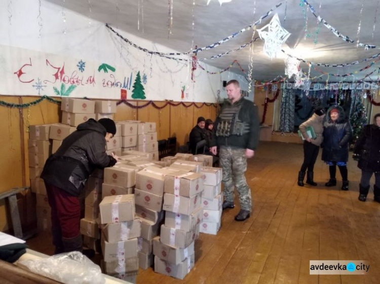 Авдеевские «симики» доставили подарки детям и помощь взрослым (ФОТО)