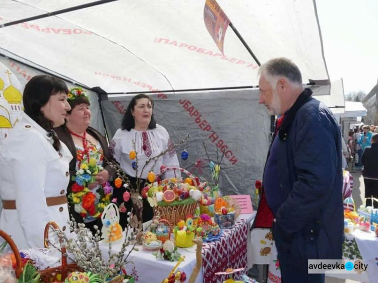 Жебривский пообещал Авдеевке постоянный областной пасхальный праздник (ФОТО)