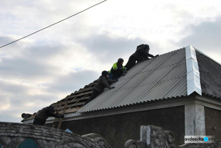 Число восстановленных после артобстрелов домов в Авдеевке продолжает расти (ФОТО)