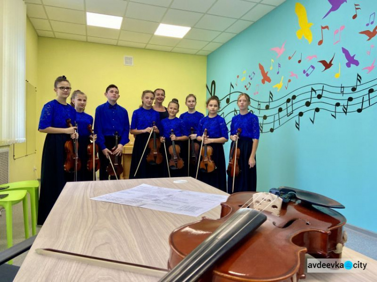 Воодушевленные дети и восторженные родители: авдеевская музыкальная школа отметила новоселье (ВИДЕО)