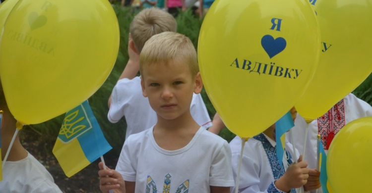 Над Авдеевкой торжественно подняли флаг Украины (ФОТОФАКТ)