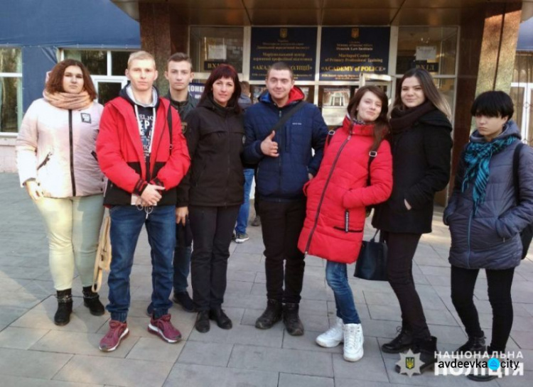 Авдеевские школьники попали в главный офис полиции Донетчины (ФОТО)