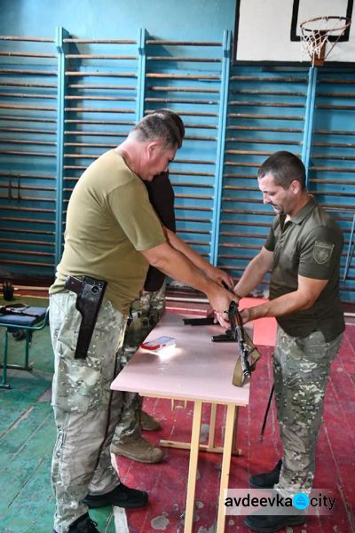 В Авдеевке проверили оружие и средства защиты (ФОТО)