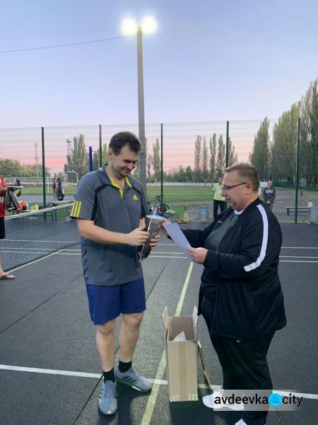 Опытные спортсмены против аматоров: в Авдеевке завершился городской парный турнир по теннису (ФОТО)