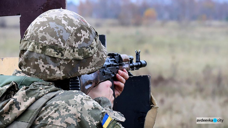Вблизи Авдеевки враг провоцировал украинских военных из стрелкового оружия и крупнокалиберного пулемета