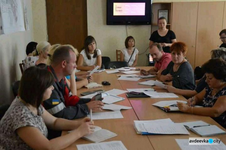 Городская власть Авдеевки совместно с активистами и представителями градообразующего предприятия готовятся ко Дню города (ФОТО)