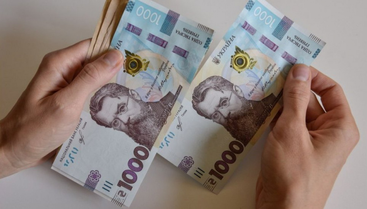 Українцям помилково виплатили по 6500 грн: хто має повернути матдопомогу до бюджету