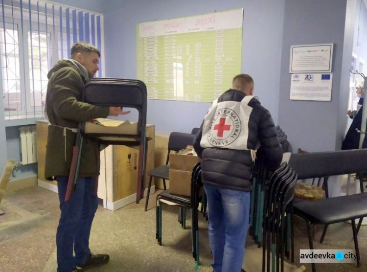 Авдіївським медикам доставили гуманітарну допомогу від Червоного Хреста