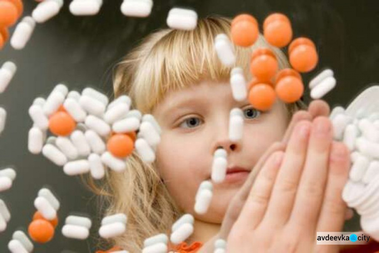 В Украине хотят запретить аптекам продавать детям лекарства  
