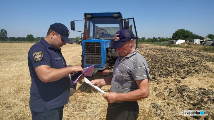 В Авдеевке и Ясиноватском районе спасают хлеб от пожаров (ФОТО)