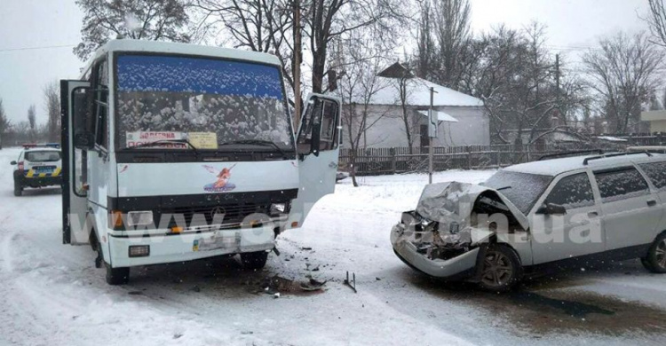 Автобус «Авдеевка - Покровск» попал в ДТП: опубликованы фото