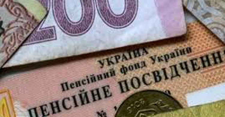 Українські біженці можуть залишитись без пенсій: ПФУ назвав причину
