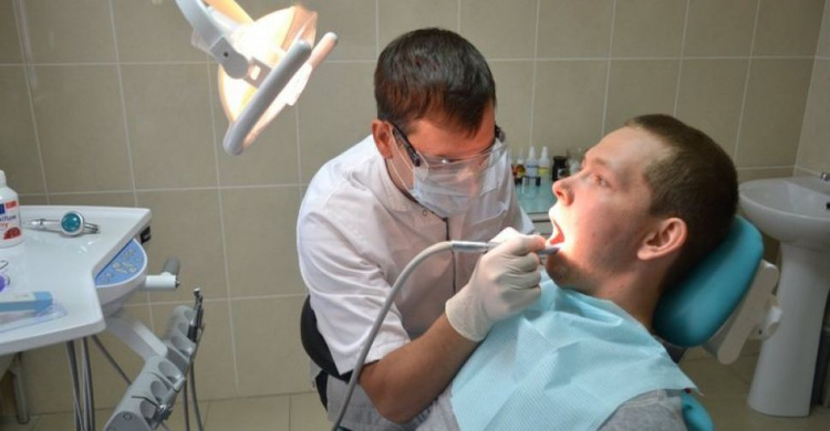 Международные бригады стоматологов бесплатно будут лечить украинских военных в зоне проведения ООС