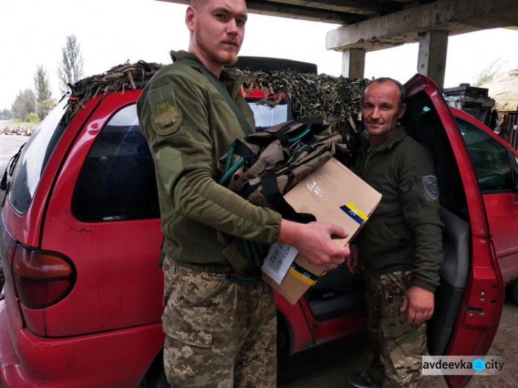 Представители Cimic Avdeevka развезли военным помощь от волонтеров