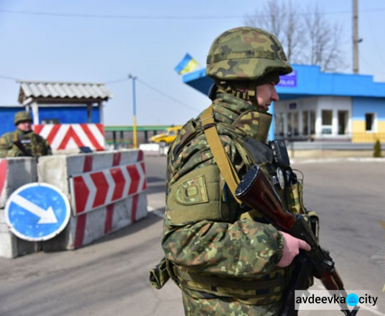 На Донбассе за неделю на контрольно-пропускных пунктах зафиксировали более 100 нарушений (ФОТО)