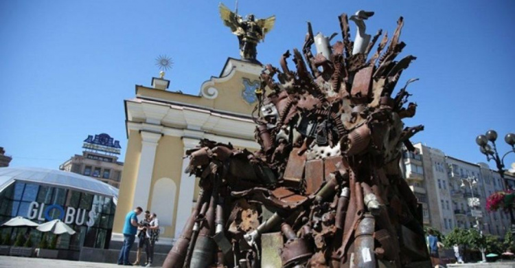 В Киев привезли Железный трон Востока (ФОТО+ВИДЕО)