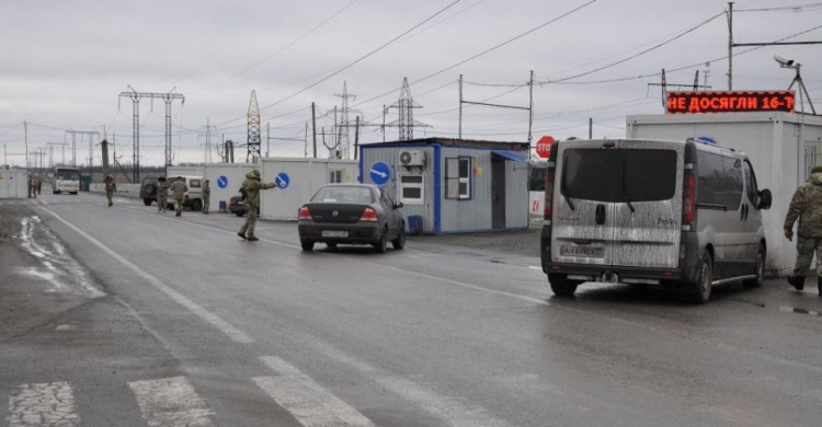Донбасские пункты пропуска: растут очереди и пассажиро-транспортный поток