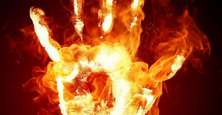В результате пожара в Авдеевке пострадала пожилая женщина